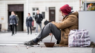 Das traurige Schicksal von Wohnungslosen wird gern thematisiert, das perfide Treiben von Schmarotzern nicht (BQ: envato)